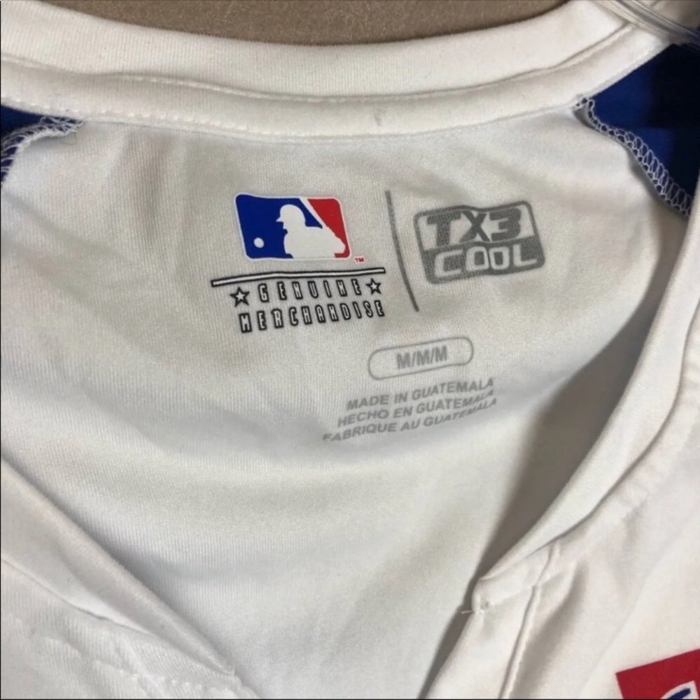 EUC MLB Texas Rangers V-neck Top size medium - Picture 4 of 5